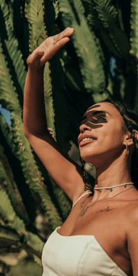 femme acné été